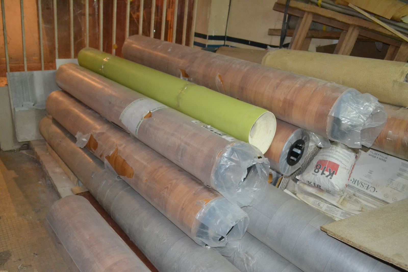 Rouleaux de revêtement PVC et moquette en stock